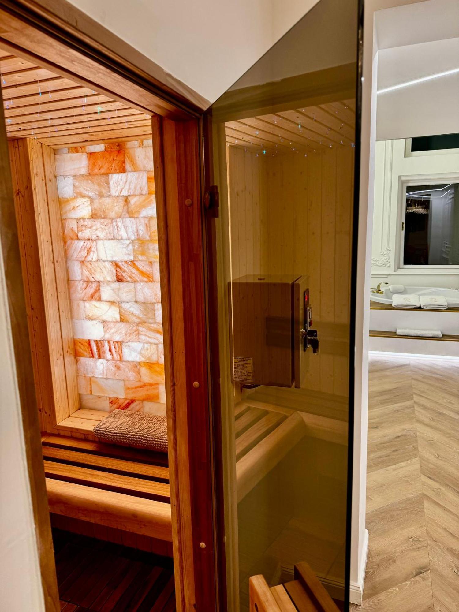 Jacuzzi Royal Suite Budapest Exterior foto