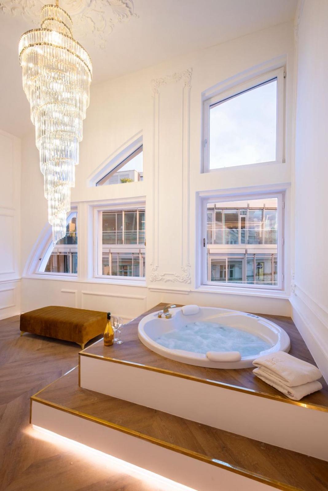 Jacuzzi Royal Suite Budapest Exterior foto