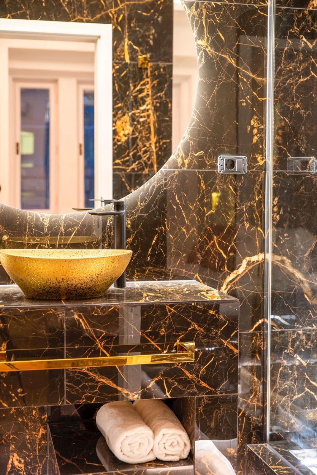 Jacuzzi Royal Suite Budapest Exterior foto